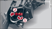 Bulb housing: Removing bulb for turn signal
